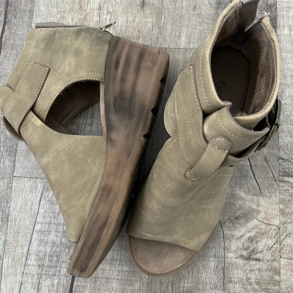 Pierre Dumas peep toe wedge sandals size 6